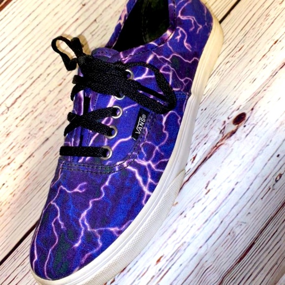 Lightning VANS - Picture 4 of 4